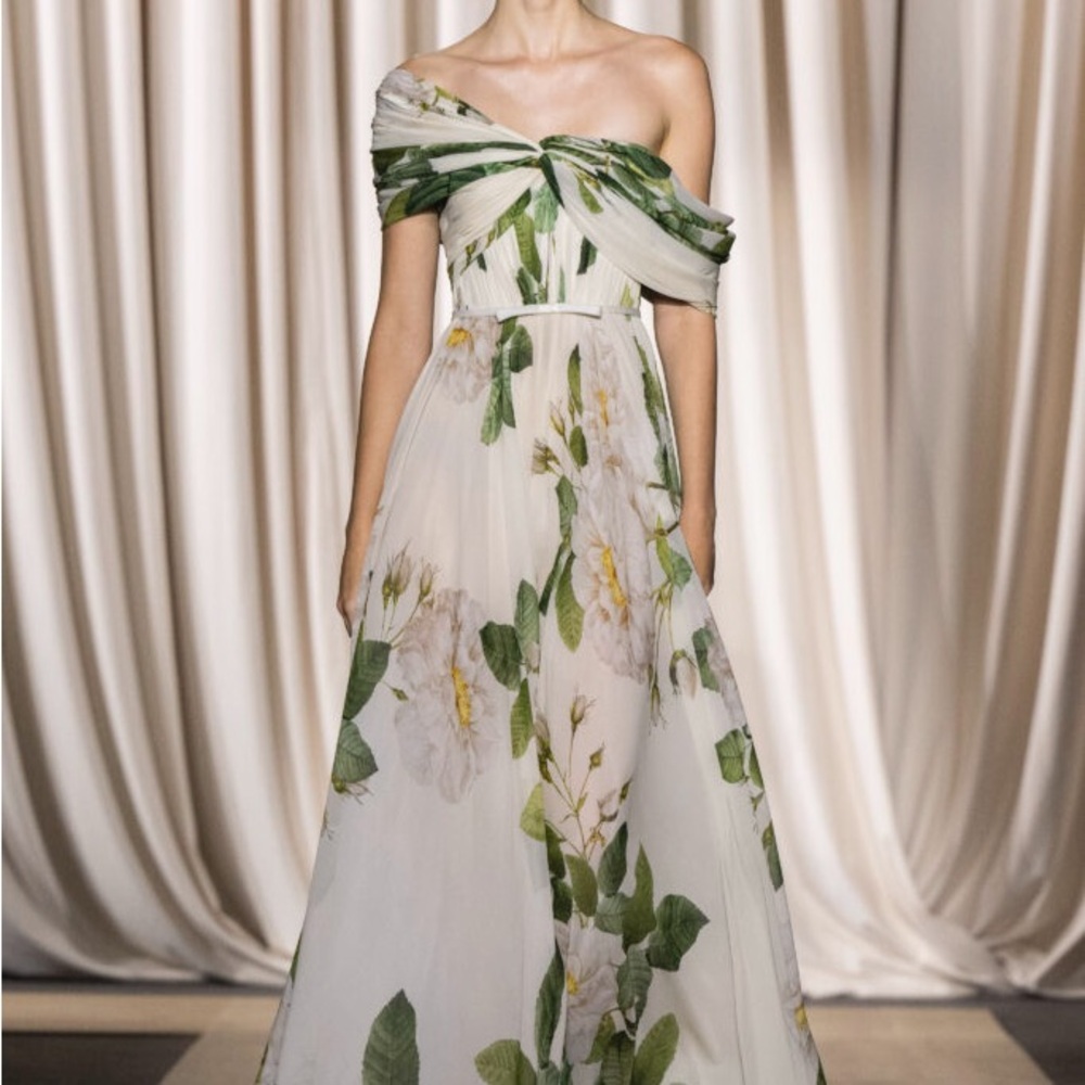Giambattista Valli
Giant Bloom silk maxi dress